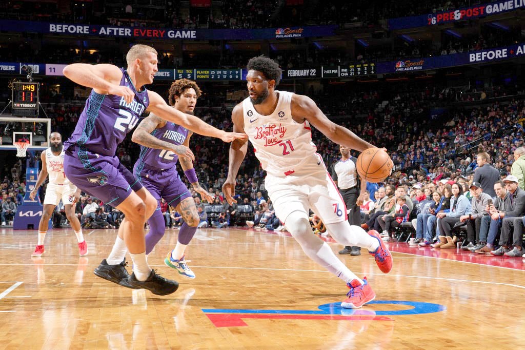 Sixers trample Hornets