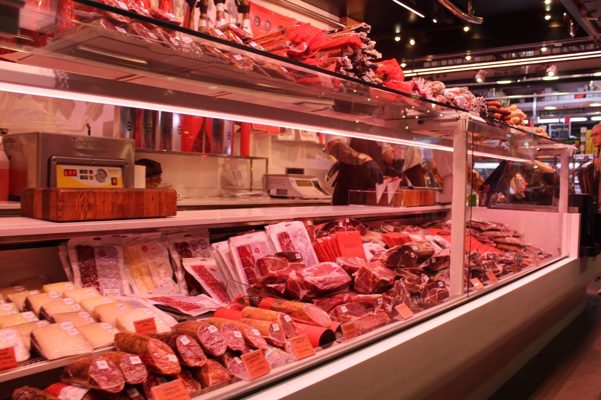<strong>Photograph courtesy of PEXELS/FEDERICO ARNABOLDI</strong><br />FRESH cuts of meat contain less sodium.