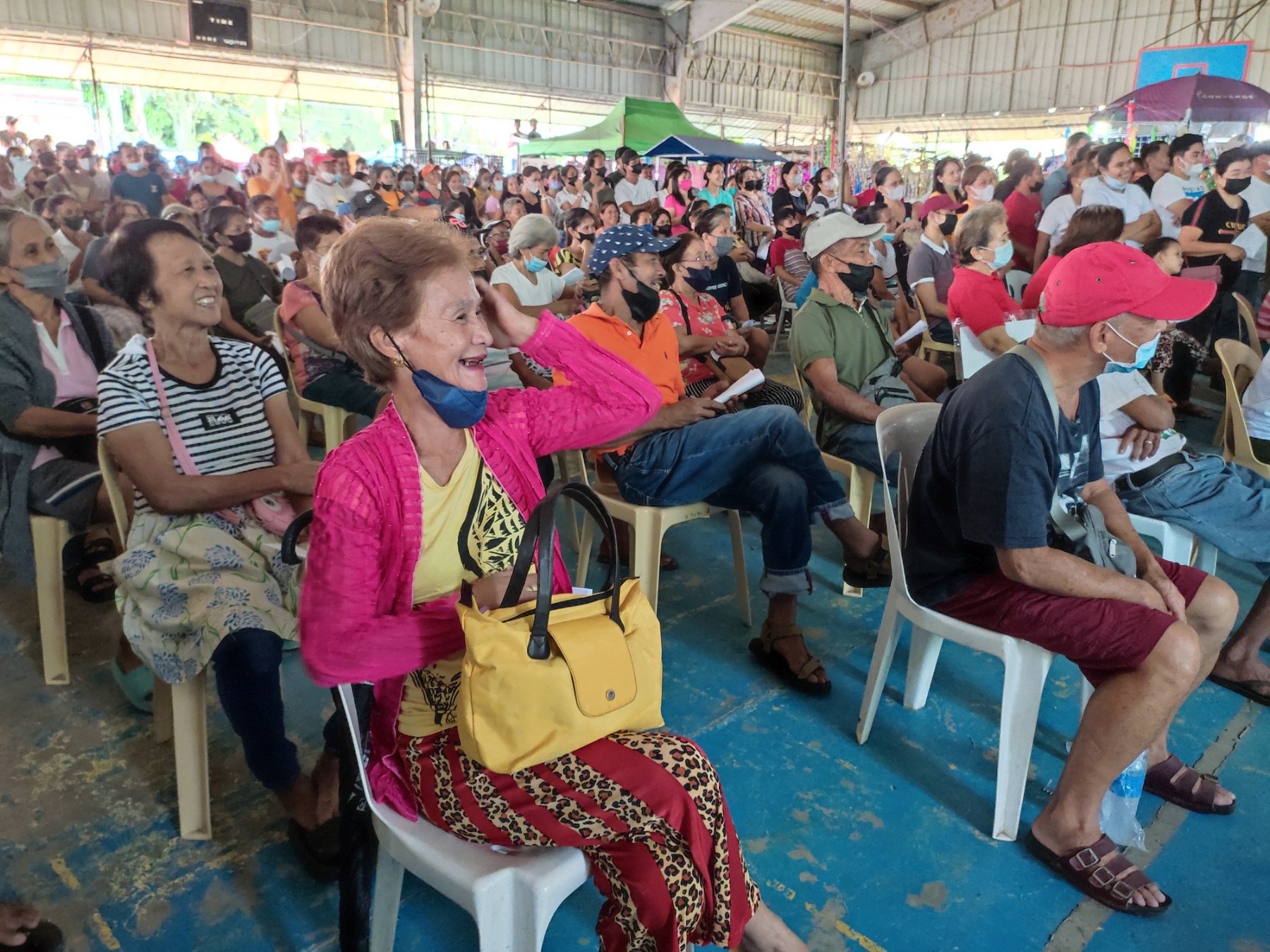 Bong Go provides aid to residents in Balete, Batangas
