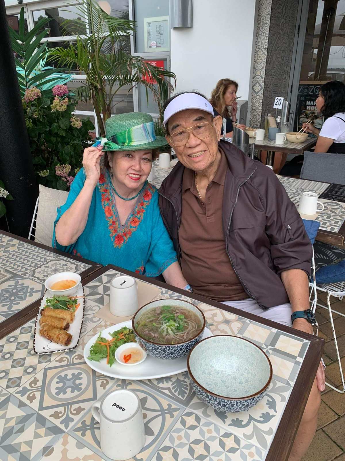 Photographs courtesy of Elaine O. Herbosa | Toti and Elaine, lovebirds in a dining-out mood in Tauranga, New Zealand.