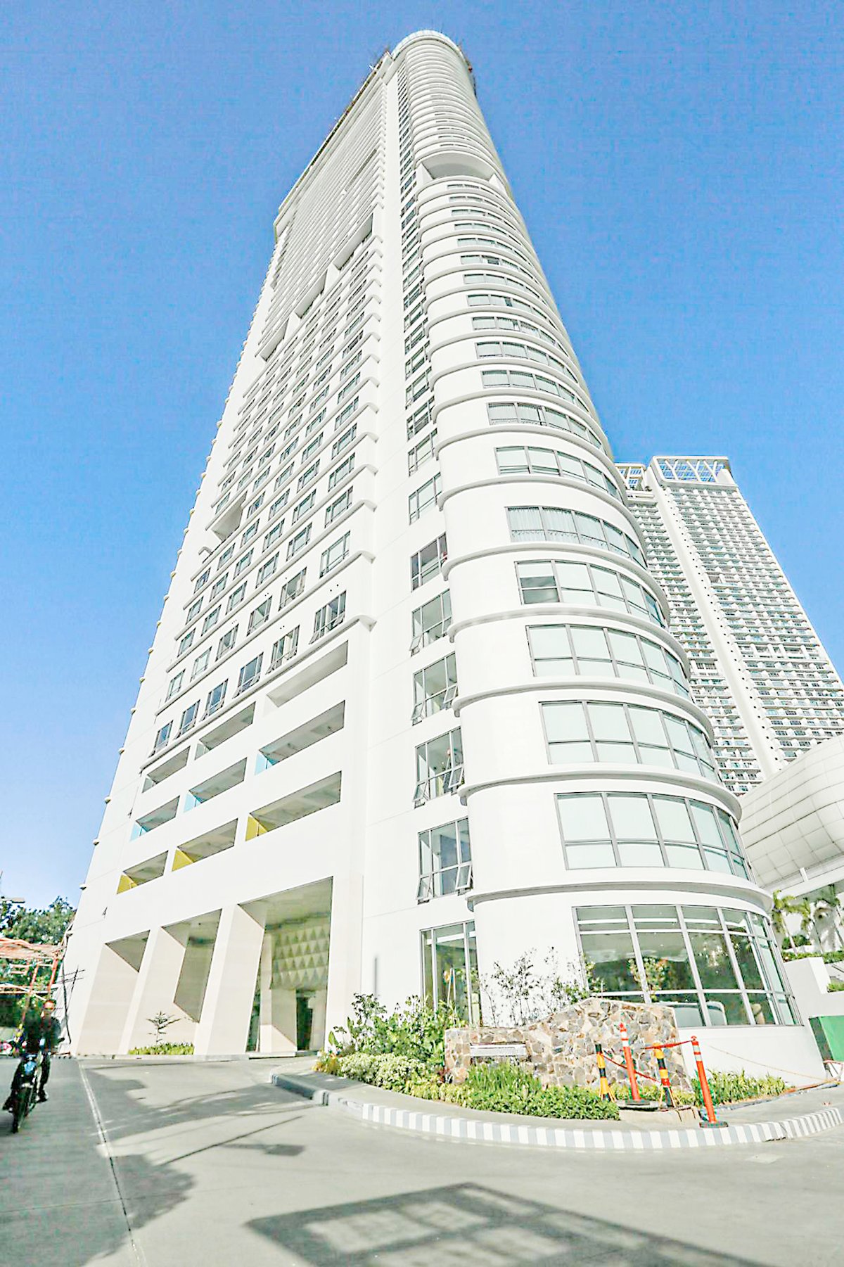NOVOTEL Suites Manila. | PHOTOGRAPH COURTESY OF CENTURY PROPERTIES GROUP