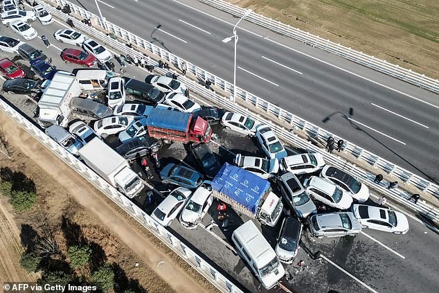 One dead in China highway pile-up involving hundreds of cars