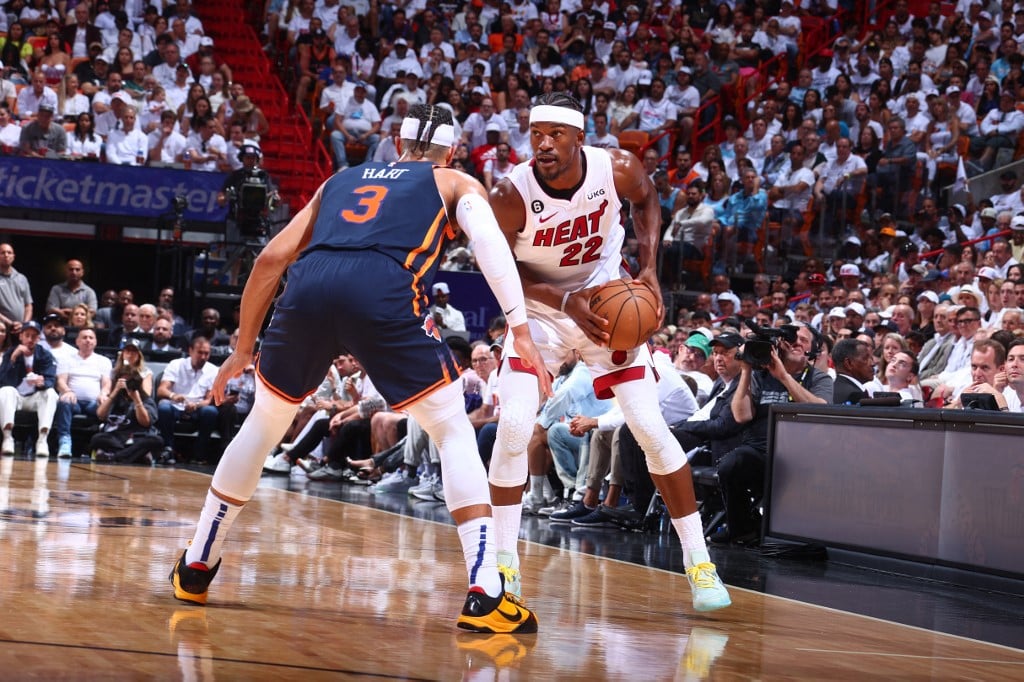 Butler returns as Heat down Knicks for NBA series lead