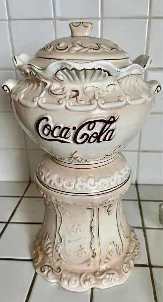 Voila, Coca-Cola A jar that contained powder to mix with carbonated water to produce the drink.