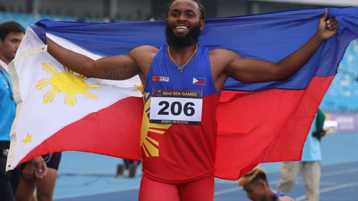 PHOTOGRAPH COURTESY OF PSC
ERIC Cray celebrates after securing his sixth straight title in the men’s 400-meter hurdles event of the 32nd SEA Games.