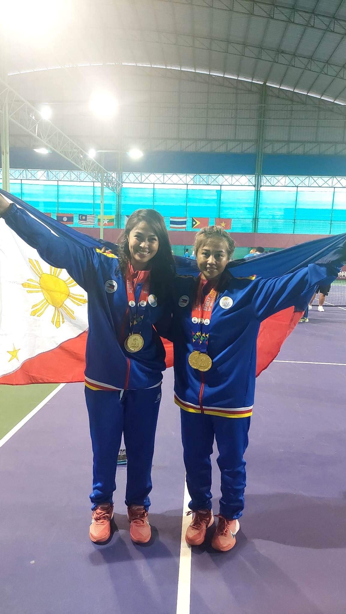 Zoleta sisters win together, lose together