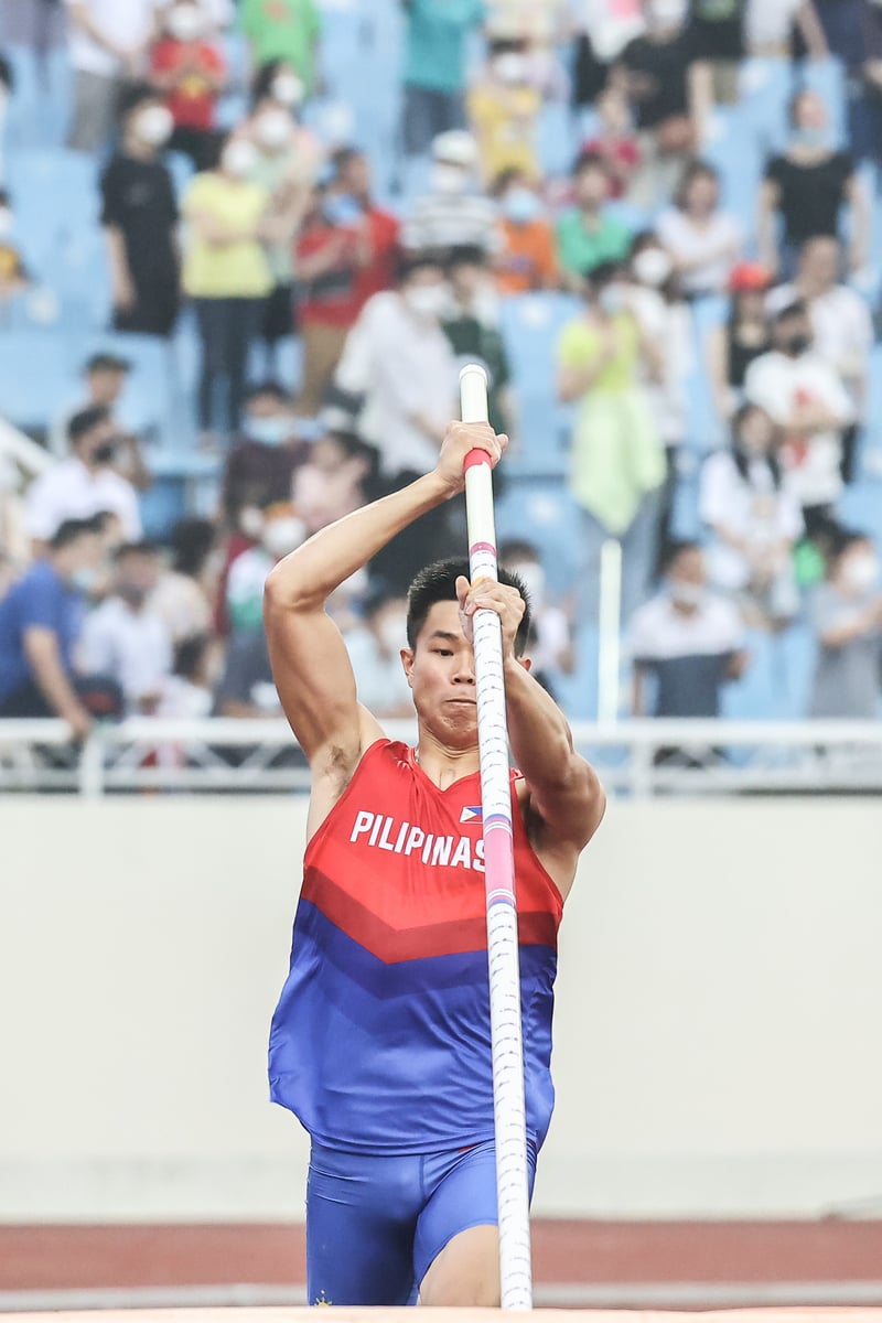 Obiena, tracksters plunge into action