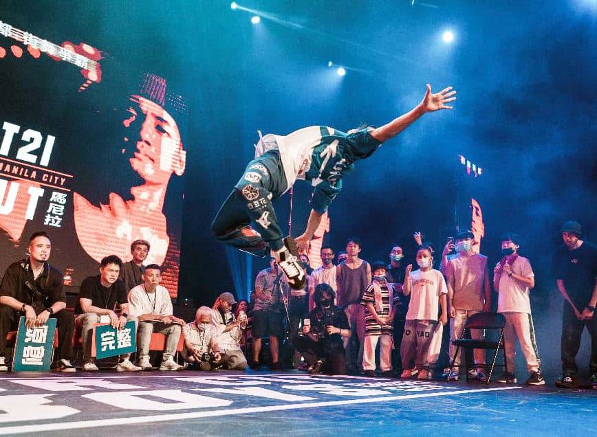 Defying gravity A risky move during his one-on-one competition at Chiayi, Taiwan.