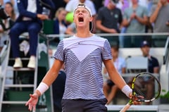 Holger, Beatriz survive epic duels
