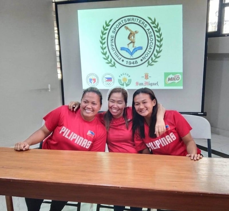 PHI Blu Girls make Super Round
