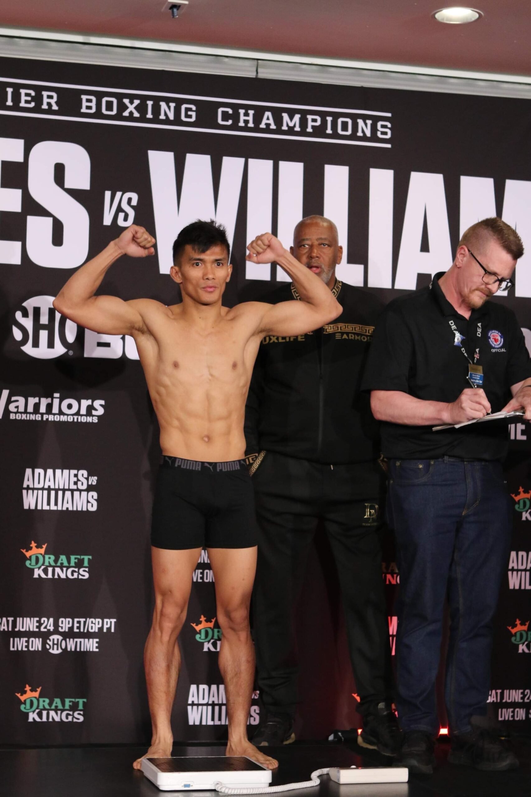 JADE Bornea faces Argentine world champion Fernando Martinez in Minneapolis in the United States.    Photo by Jhay Otamias