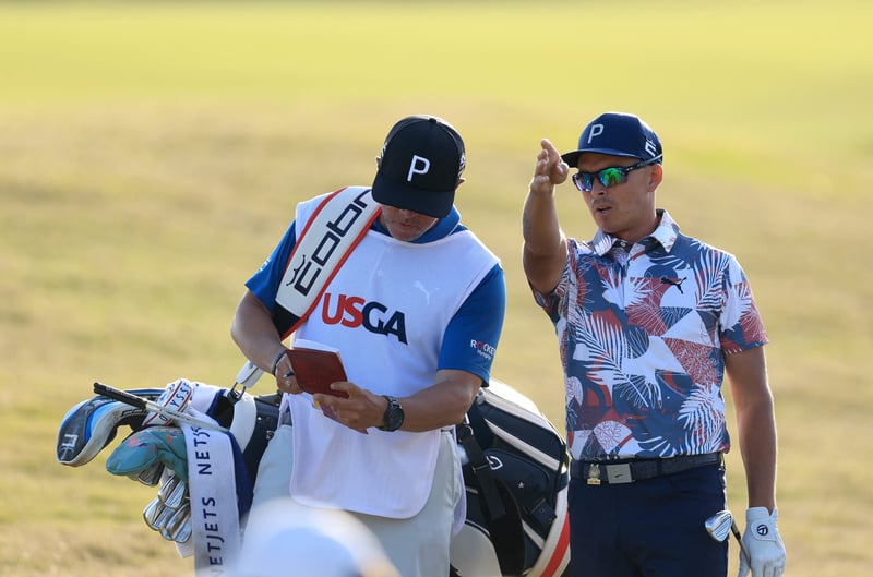 Fowler holds 1-shot lead into moving day