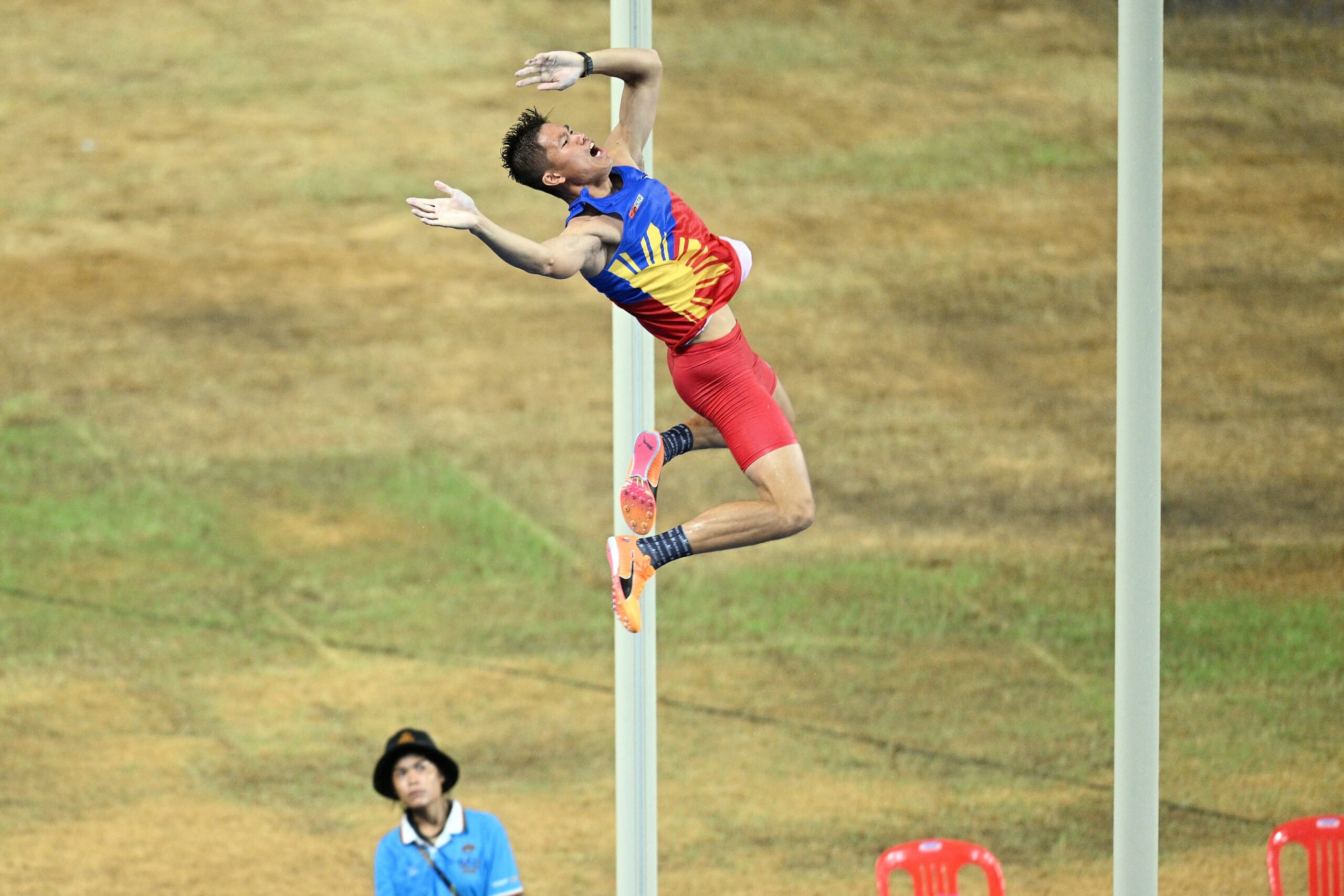 EJ faces pole vault elite