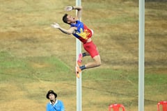EJ faces pole vault elite