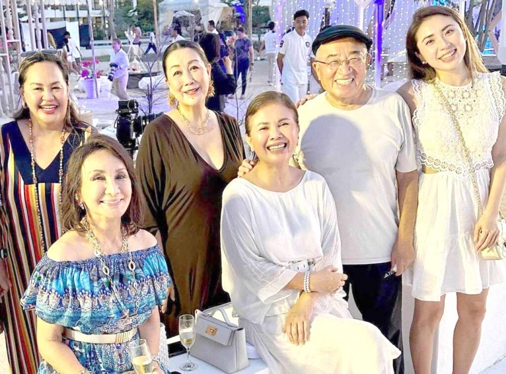 Cebu Governor Gwen Garcia and Mariquita Yeung (standing) Marylou Ang, Frances Siao, Carlos Yeung and Carla Yeung Mckowen.