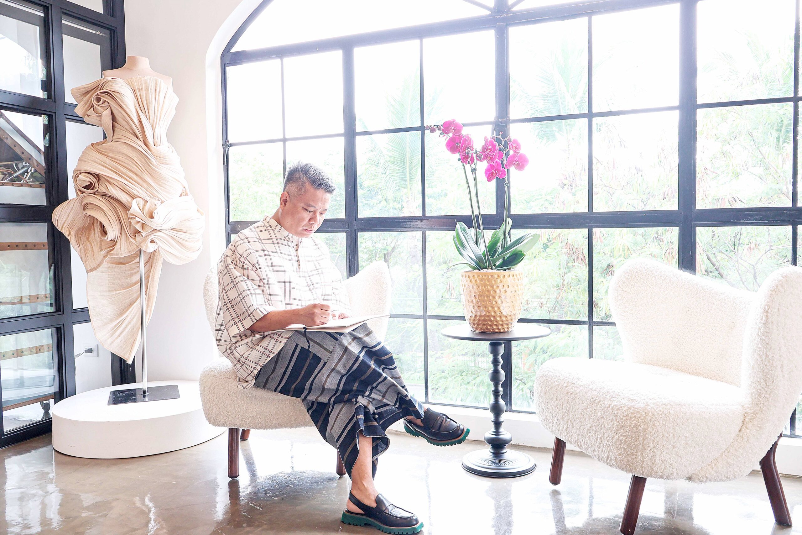 Puey Quiñones:  From hometown artist  now First Lady’s designer