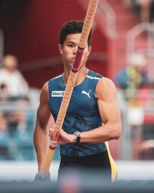 EJ Obiena breaks record, bags gold in Asian meet