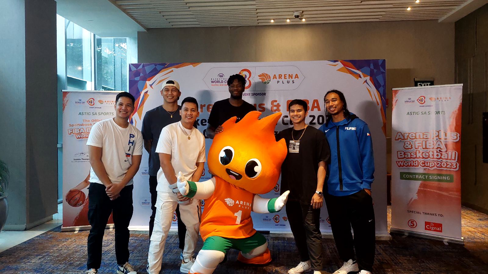 photograph by Ivan Suing for the daily tribune
GILAS Pilipinas standouts (from left) Roger Pogoy, JP Erram, Scottie Thompson, Ange Kouame, Kiefer Ravena and Chris Newsome pose with the ArenaPlus mascot.