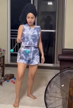 Jelai Andres challenges kids on ‘lato-lato’