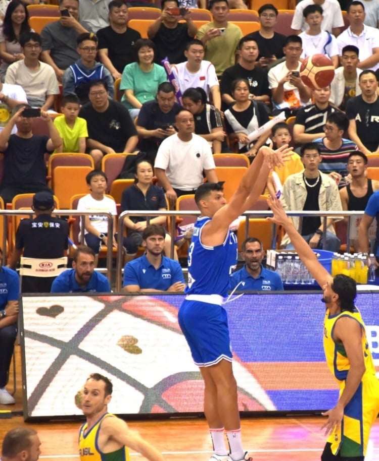 Italy tops Brazil, 93-87