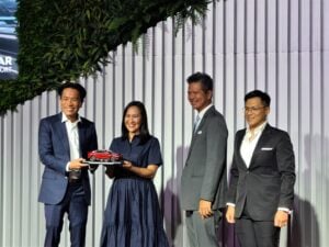 <br />Quezon City Mayor Joy Belmonte (second from left) graced the event. Mr. James Ng presents the mayor with a scaled model of the HAN EV, together with Mr. Toti Zara (third from left) and Mr. Mark Tieng.<br />PHOTO: Ian Magbanua