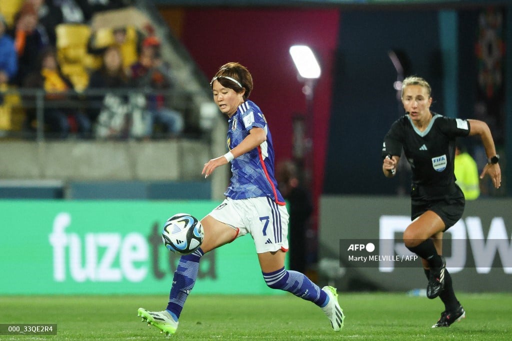 CLASH OF STYLES, Japan, Sweden dispute World Cup semis spot