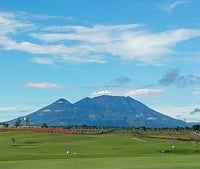 CAMERA-READY CALIRAYA The course built around picturesque lake unveils new logo