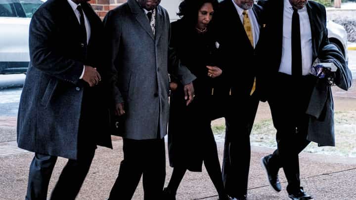 Attorney Ben Crump (2nd L) and Tyre Nichols' parents, RowVaughn Wells (C) and Rodney Wells (2nd R), arrive at the Mississippi Boulevard Christian Church ahead of the funeral service for Nichols, in Memphis, Tennessee, 1 February 2023. (Photo by SETH HERALD / AFP)