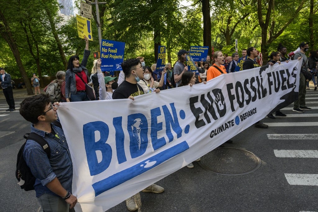 Climate protesters throng New York, demand end to fossil fuels
