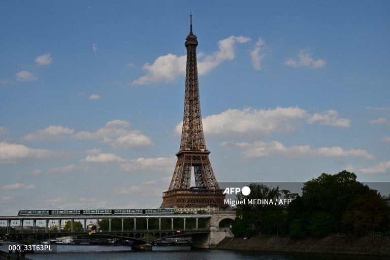 American tourists found sleeping it off atop Eiffel Tower