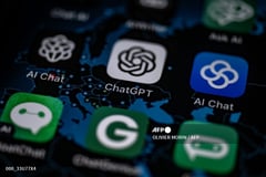 Samsung turns to AI to regain smartphone throne