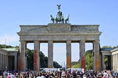 Climate activists spray Berlin’s Brandenburg Gate