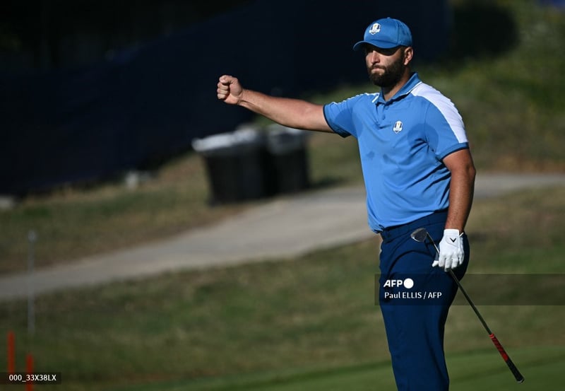 Final-green drama as Europe power to five-point lead at Ryder Cup