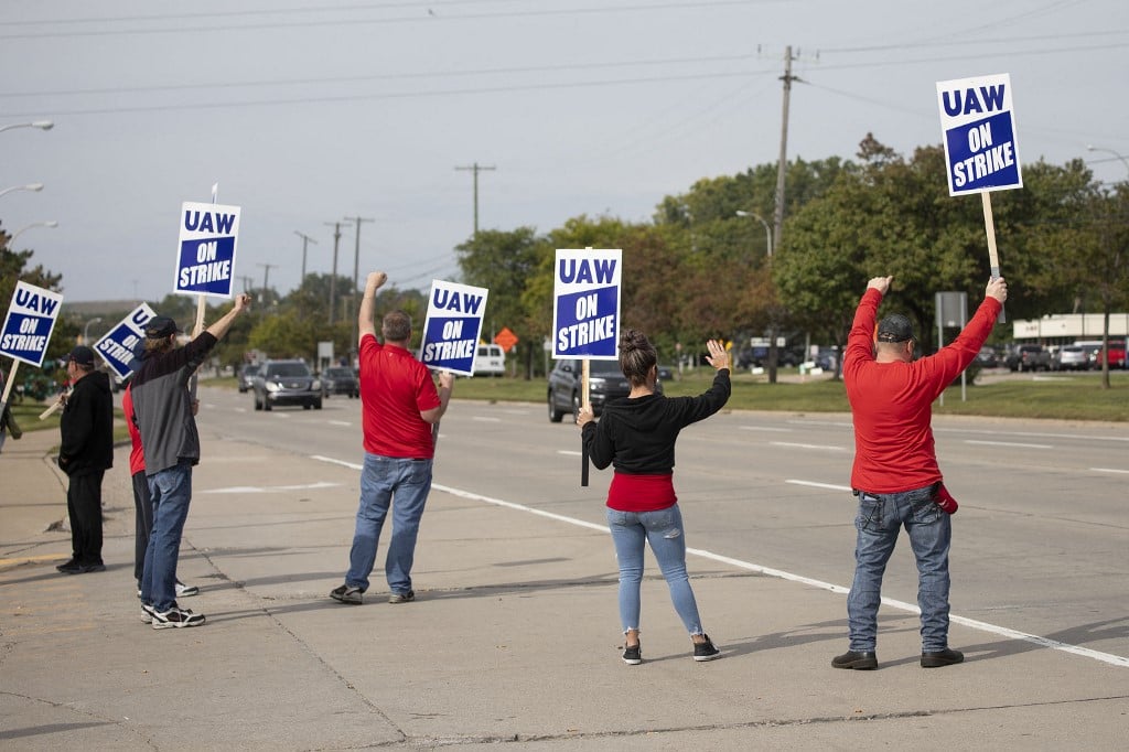United Auto Workers members strike at the Ford Michigan Assembly Plant on September 16, 2023 in Wayne, Michigan. This is the first time in history that the UAW is striking all three of the Big Three auto makers, Ford, General Motors, and Stellantis, at the same time.   (AFP)