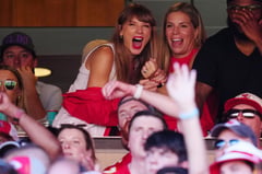 Taylor Swift turns out for Chiefs game stoking Kelce romance rumors