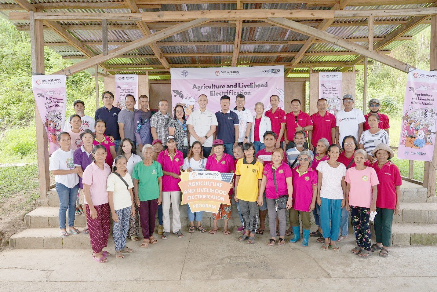 PHOTOGRAPHS COURTESY OF OMF 
BETTER INCOME OPPORTUNITIES FOR ALL. One Meralco Foundation President Jeffrey O. Tarayao lead the launch of the agriculture and livelihood electrification program for members of the Laak Multipurpose Cooperative (LAMPCO) in Laak, Davao de Oro.