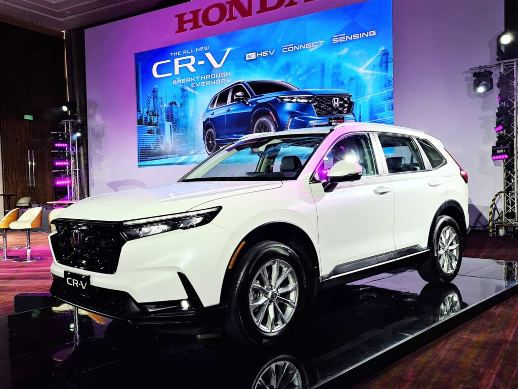 Fancy an AWD CRV? Then the 7-seater, gasoline powered VX-Turbo is the one to pick.