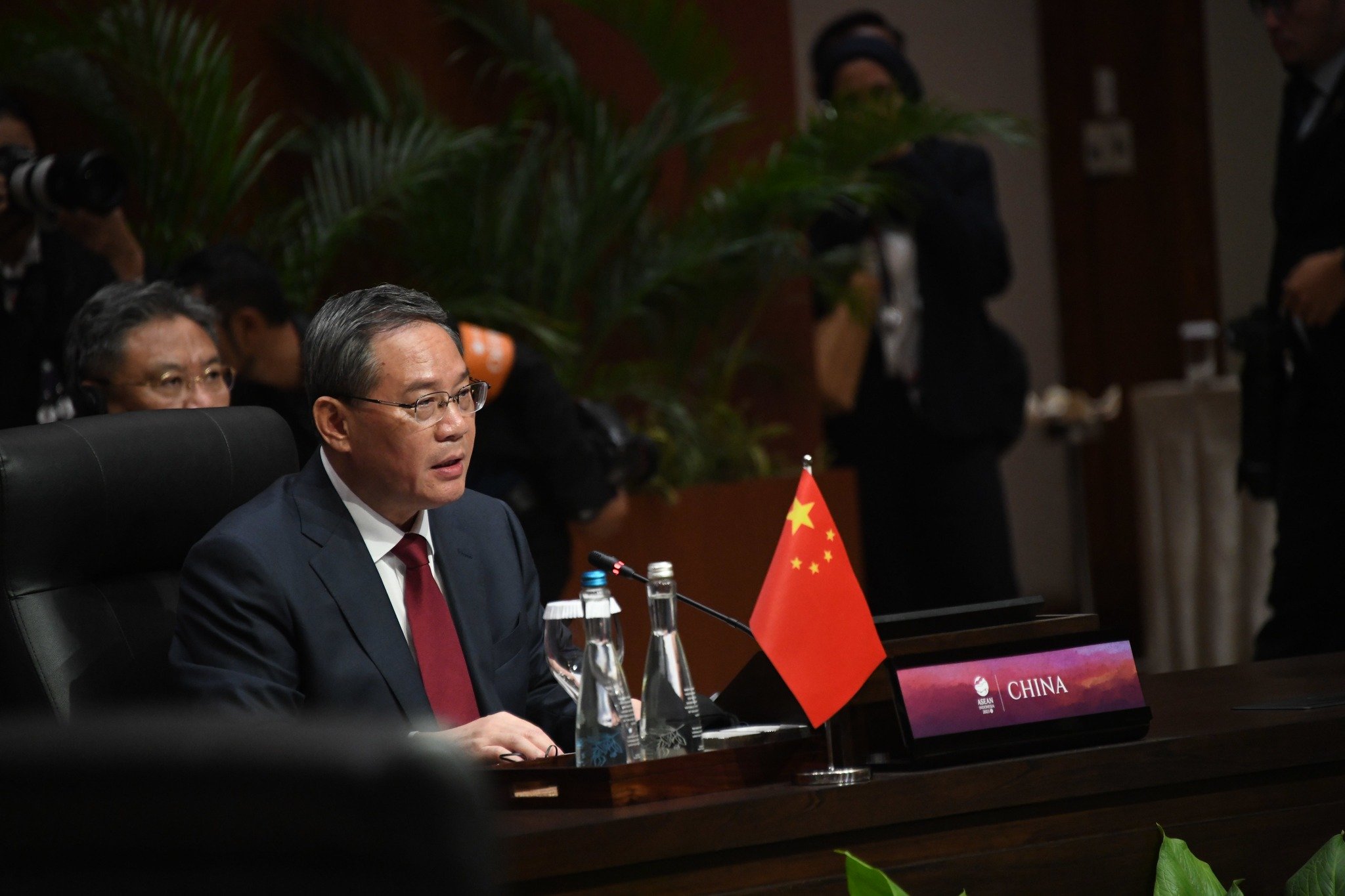 China’s Premier warns countries to oppose a new Cold War