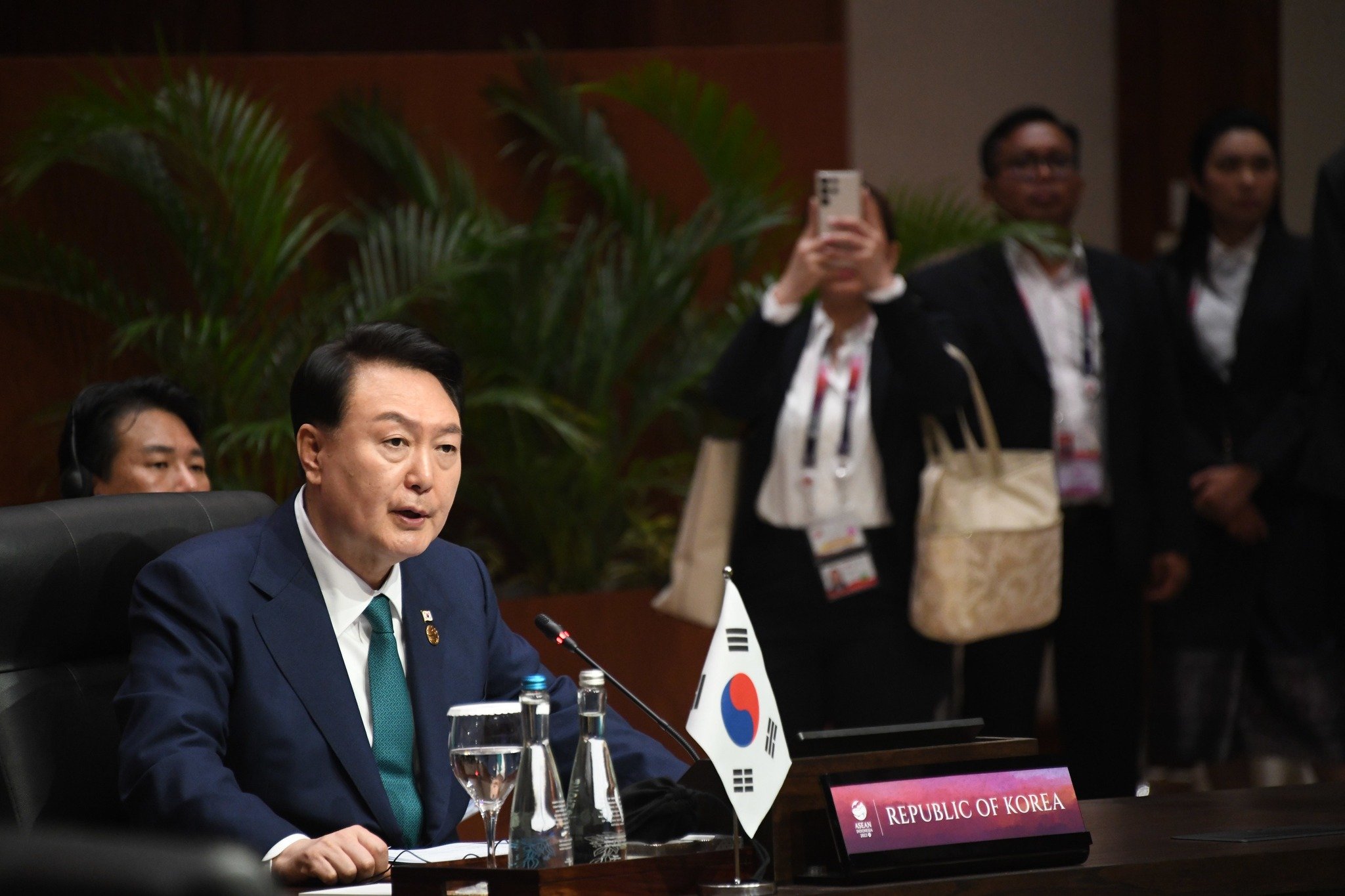 The meeting reviewed ASEAN-ROK cooperation and reaffirmed the commitment of both sides to further strengthen the partnership and cooperation with consideration to the 35th Anniversary of Dialogue Relations in 2024. Phoro from ASEAN/Facebook.