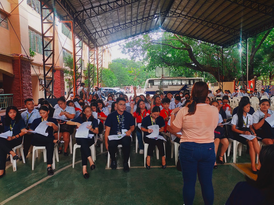 Over 400 college students receive cash-for-work under ‘Tara, Basa!’