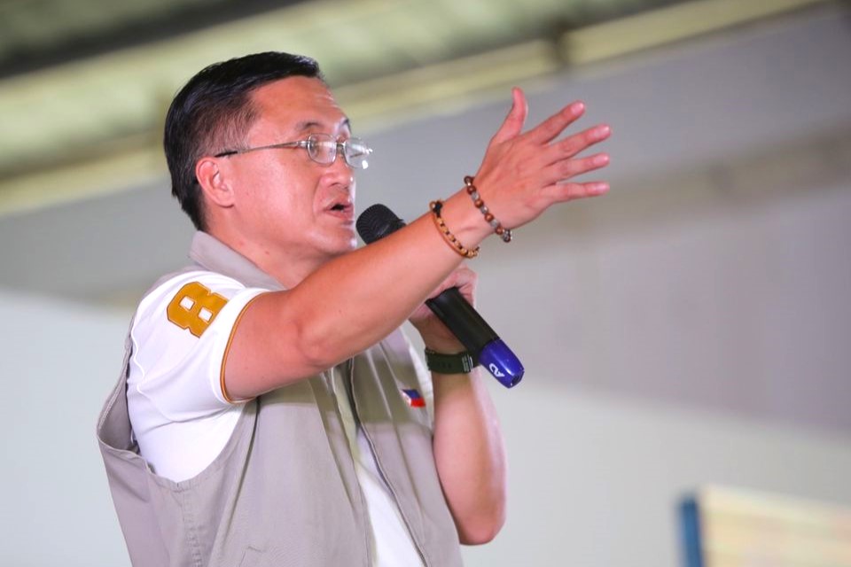 Bong Go provides assistance to displaced workers in Ligao City, Albay