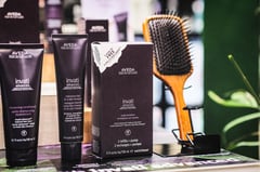 New pop-up store analyzes thinning and hair loss
