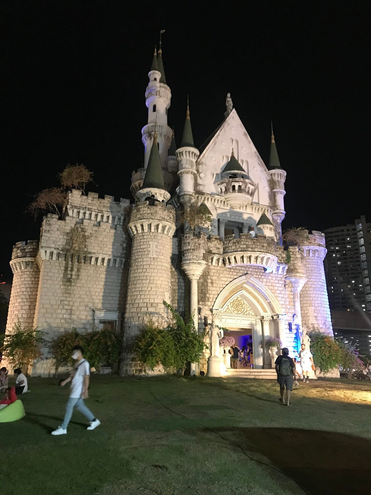 FAIRYTALE castle at Jodd Fairs DanNeramit night market.
