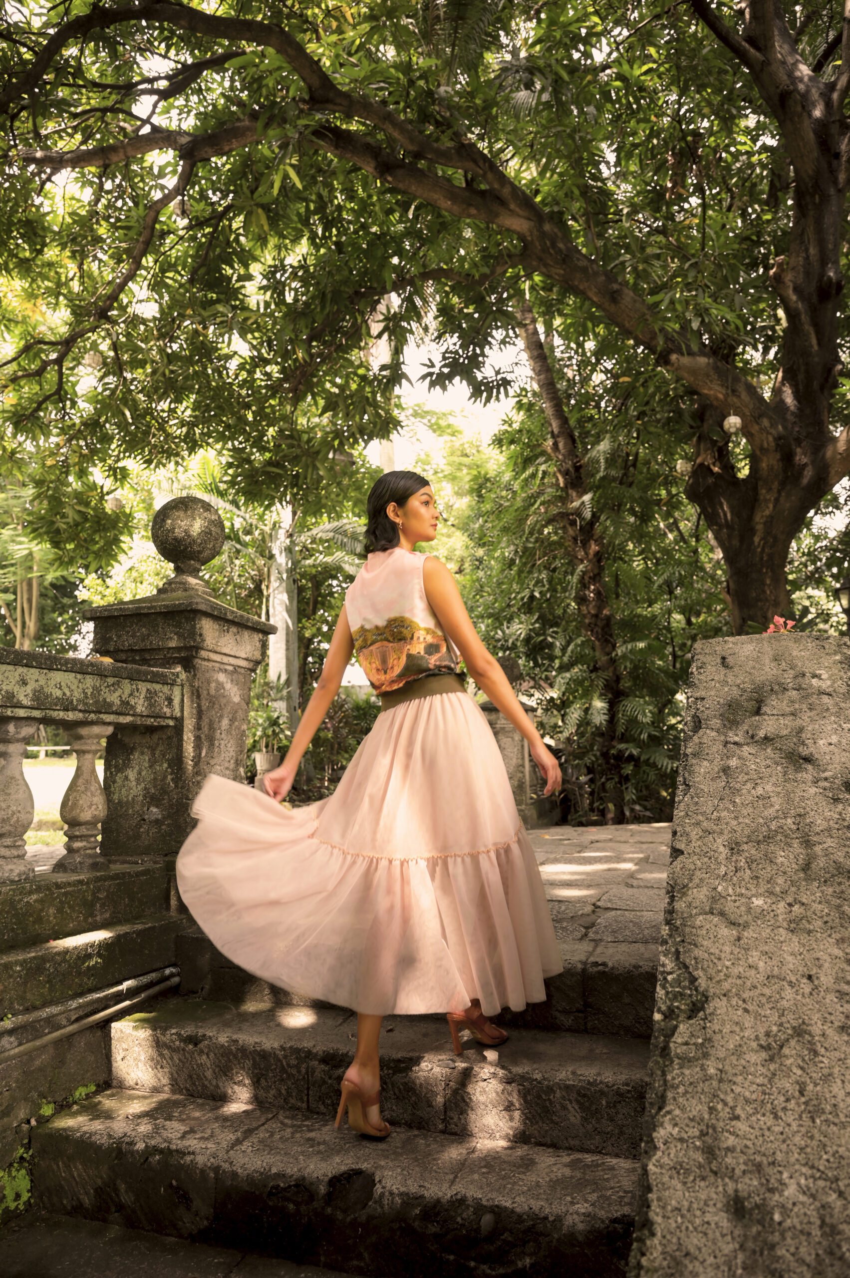 Claro sleeveless top and Abad skirt.