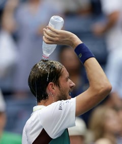 THE HEAT IS ON — Alcaraz, Medvedev survive ‘brutal’ conditions