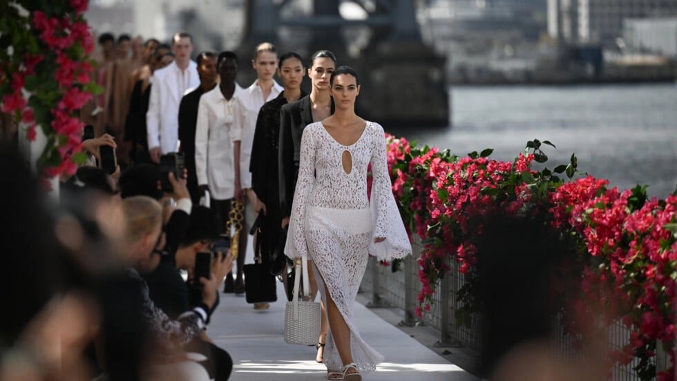 American designer Michael Kors took the audience on vacation at his spring-summer show. (Photo: Ed JONES / AFP)