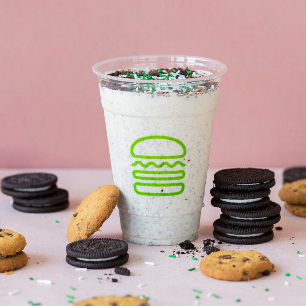 Frozen vanilla custard hand-spun with Oreo and chocolate chip cookies.