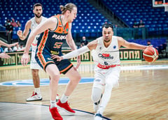 Holt enters PBA draft