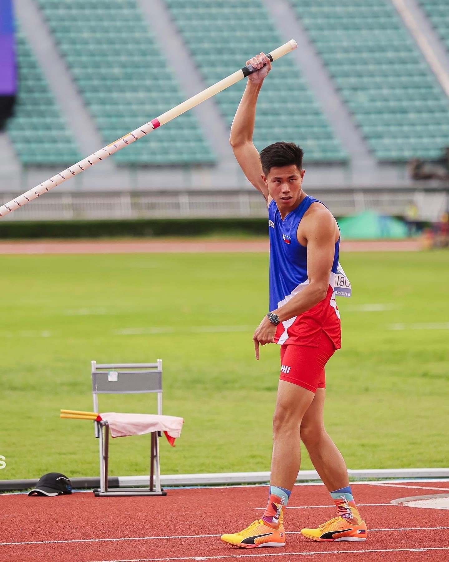 SHINING SILVER — Obiena falls short vs record-breaking Duplantis