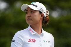 Lee sizzles, Dottie fizzles at LPGA Queen City